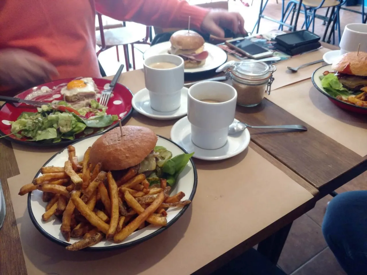 Burger & Co Kielce lokalizacja i wnętrze