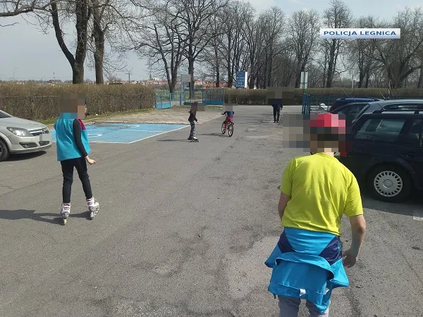 Zdjęcie Czy na rolkach można jeździć po ulicy? Przepisy i bezpieczeństwo