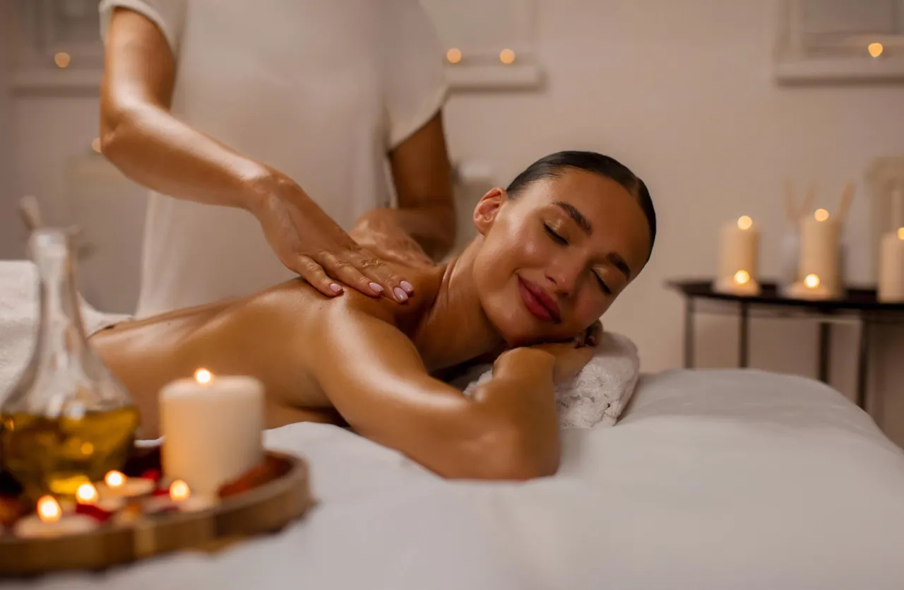 Zabiegi SPA, masaż twarzy, relaksująca atmosfera