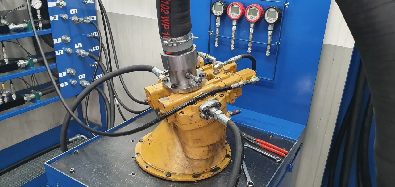 uszkodzona pompa hydrauliczna zanieczyszczony olej