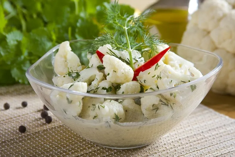 szybkie dania z kalafiora, sałatki z kalafiora, pasta kalafiorowa