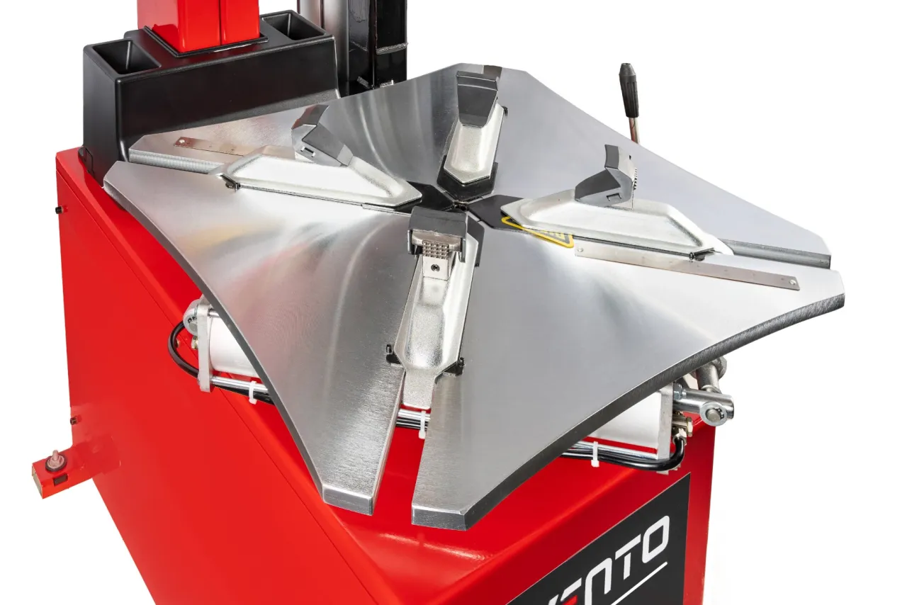 montażownica opon z ramieniem pomocniczym