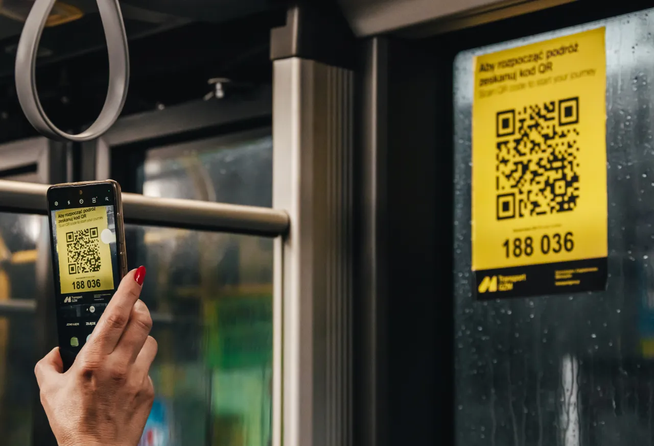 bilet kolejowy w aplikacji mobilnej QR kod