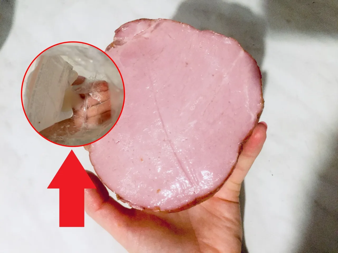 zepsuta wędlina spuchnięte opakowanie