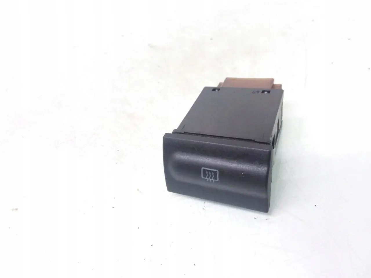 Panel sterowania klimatyzacją tylną w samochodzie