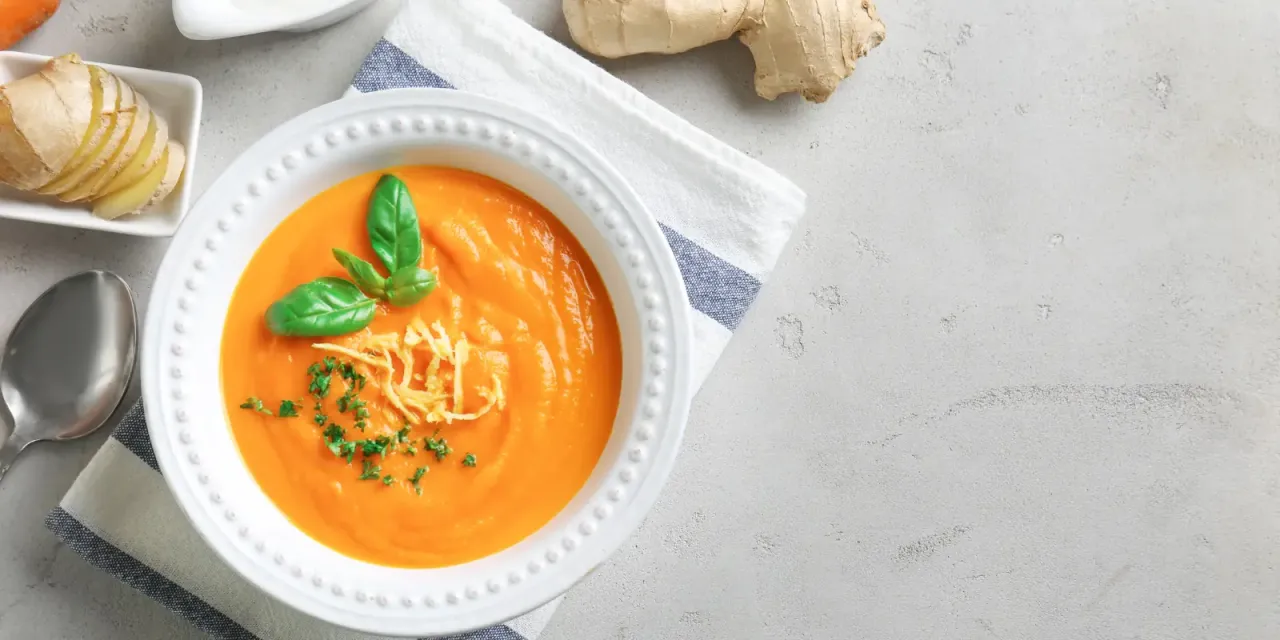 Ingr&eacute;dients frais pour soupe d&eacute;tox