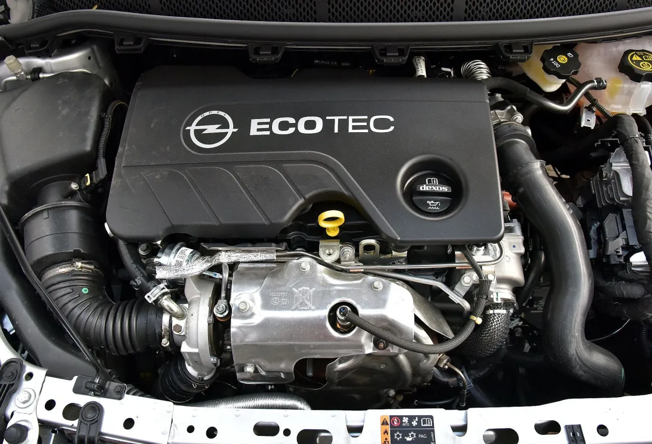 Opel Astra K silniki benzynowe i diesel por&oacute;wnanie