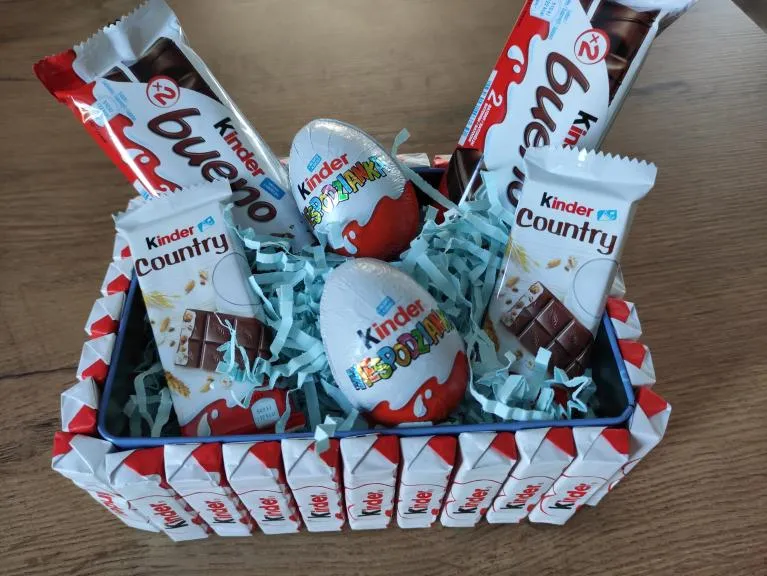 Zdjęcie Jak zrobić tort ze słodyczy Kinder, który zachwyci każdego smakosza