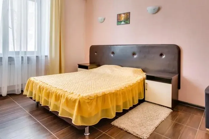 Zdjęcie Czy można wynająć pokój w hotelu nie mając 18 lat? Oto prawda o zasadach