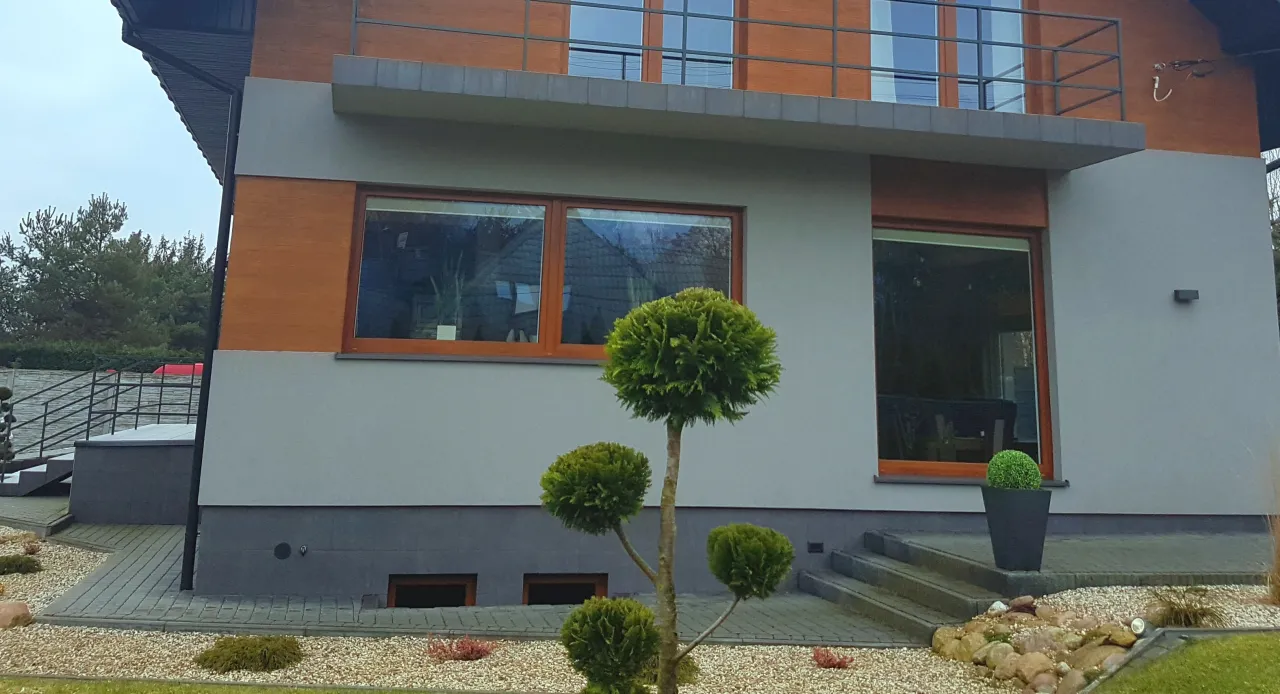 elewacja domu dopasowana do otoczenia