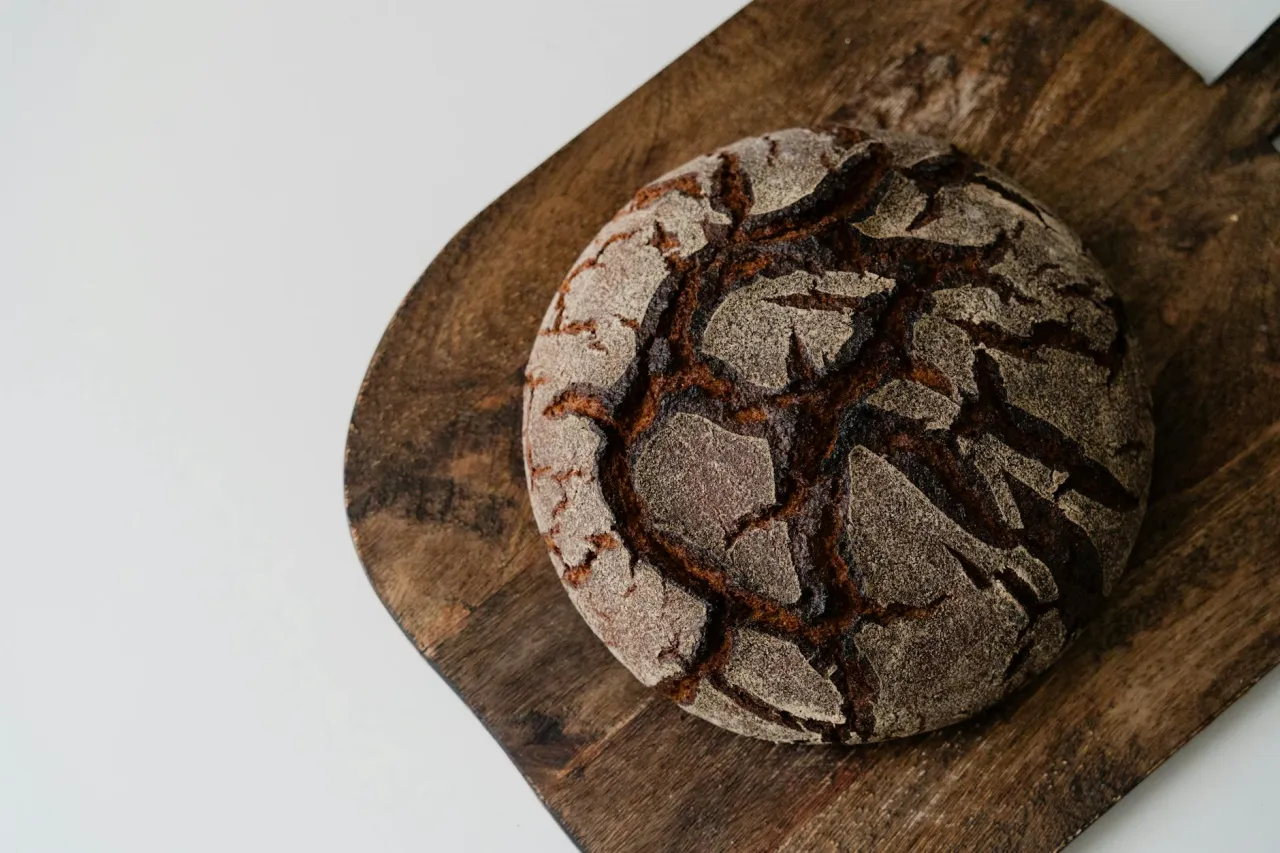 chleb pełnoziarnisty zbity i płaski