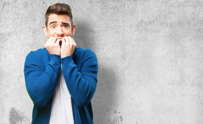 osoba z lękiem o zdrowie niepok&oacute;j