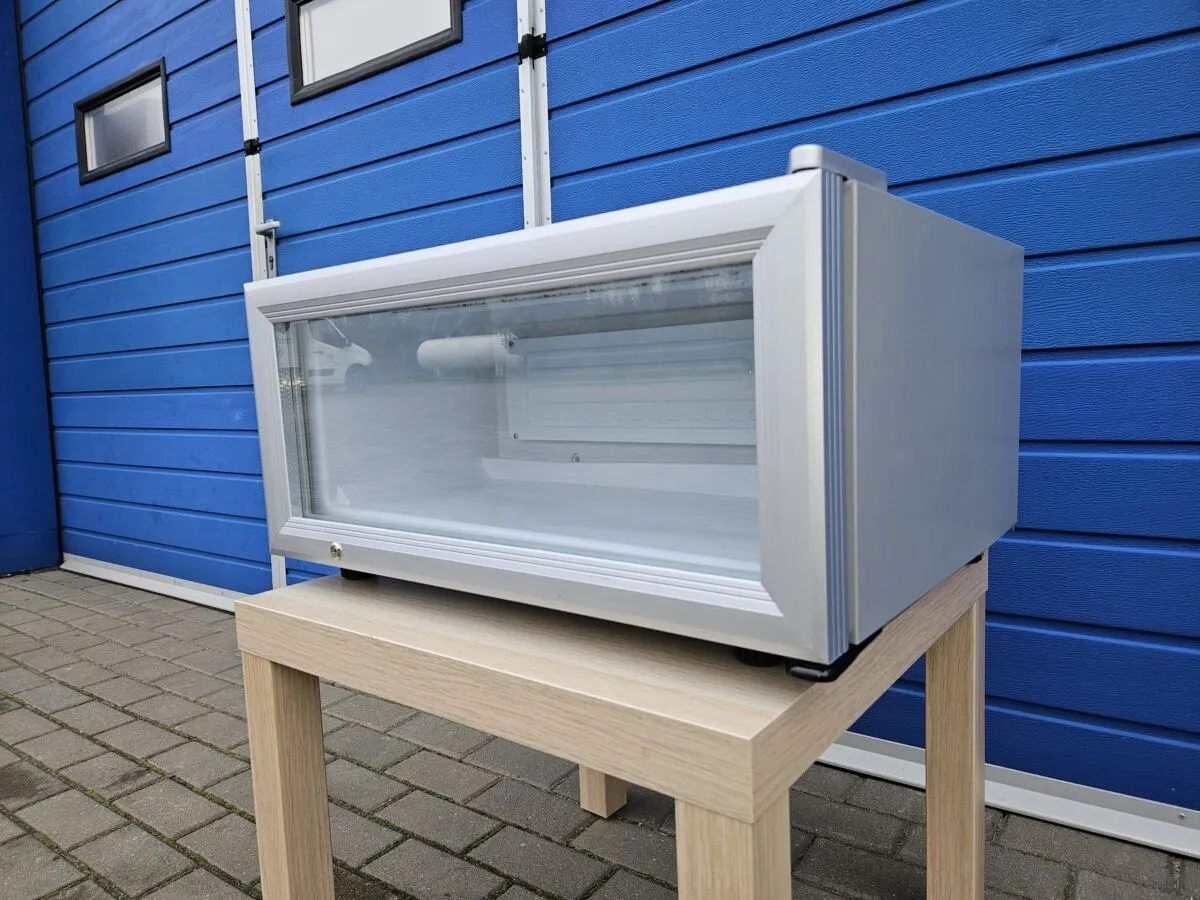 Mini lodówka na napoje, witryna chłodnicza, chłodziarka do wina