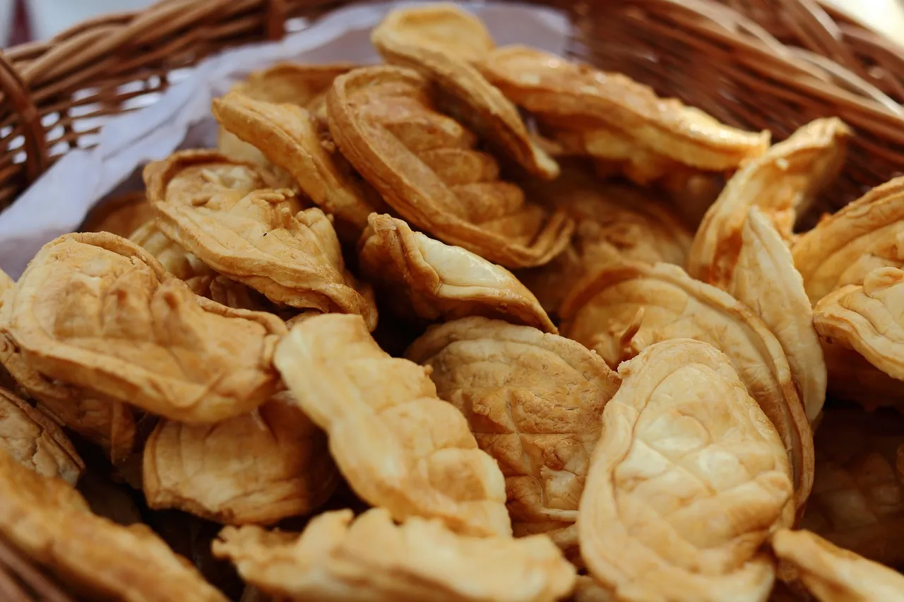 oscypek pokrojony w plastry