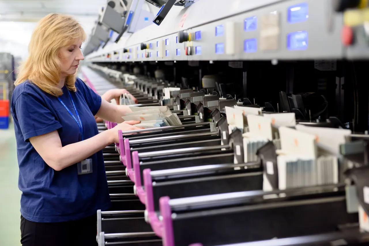 Poczta Polska pracownicy listonosz okienko sortownia