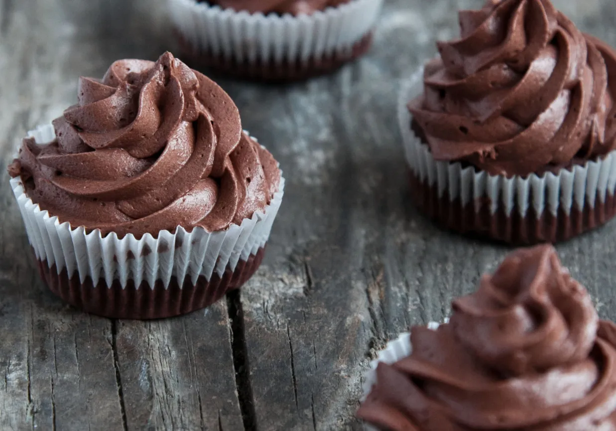 różne kremy do muffinek czekoladowych