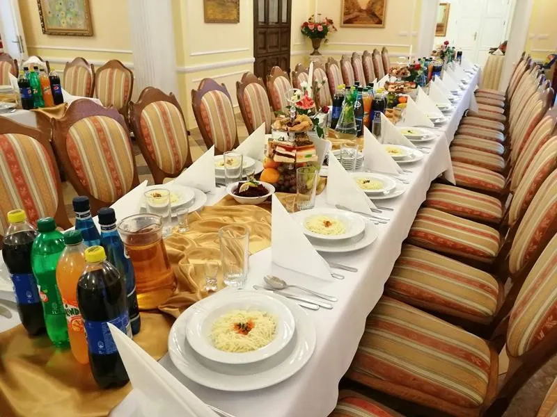 Dworek Wola Ociecka restauracja wnętrze danie