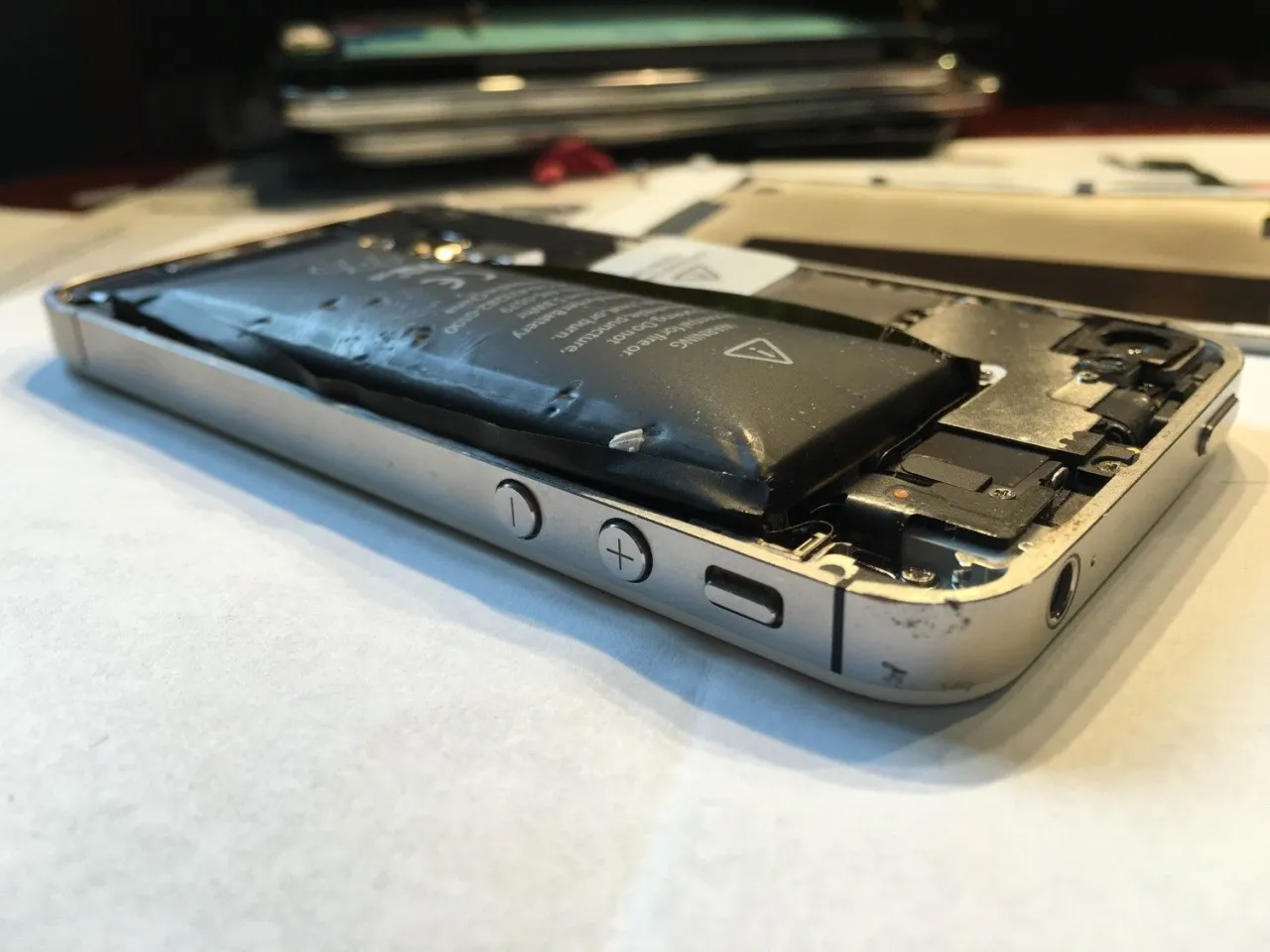 kondycja baterii iPhone poniżej 80% lub spuchnięta bateria iPhone