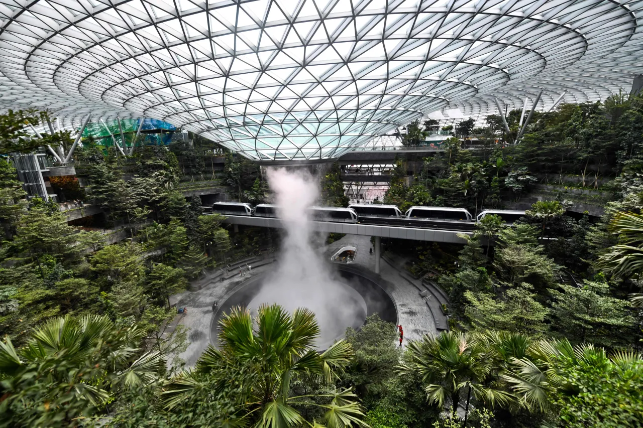 Lotnisko Changi Singapur wnętrze Jewel