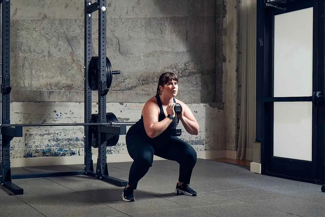 osoba wykonująca trening crossfit metcon