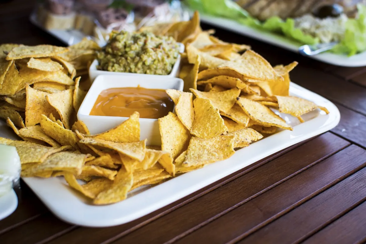 nachos z domowym sosem serowym
