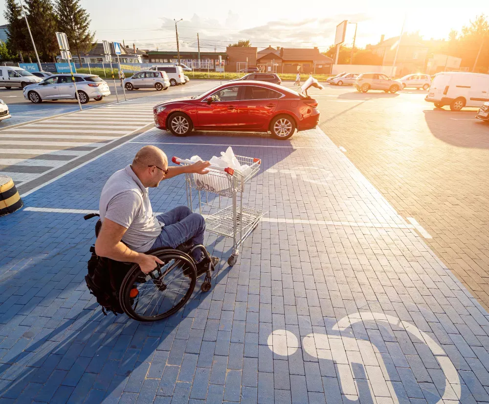 Parkowanie na miejscu dla niepełnosprawnych blokowanie drogi pożarowej