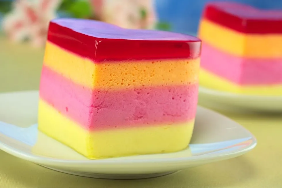 tęczowa pianka z galaretki w warstwach