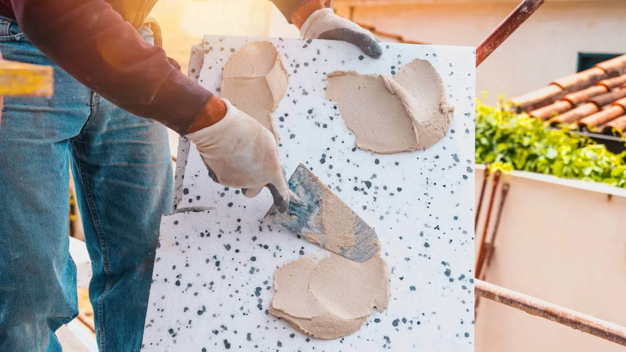 najczęstsze błędy przy tynkowaniu elewacji