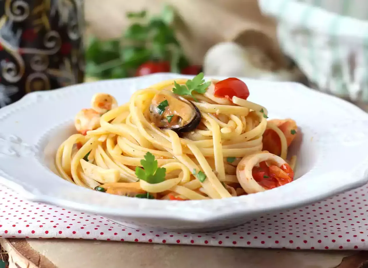 Spaghetti frutti di mare gotowe danie