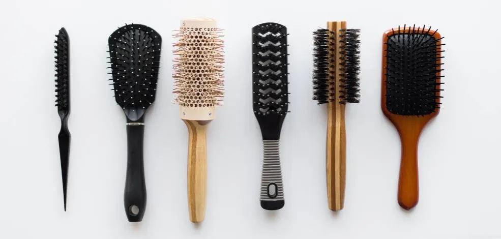 różne rodzaje szczotek do włosów