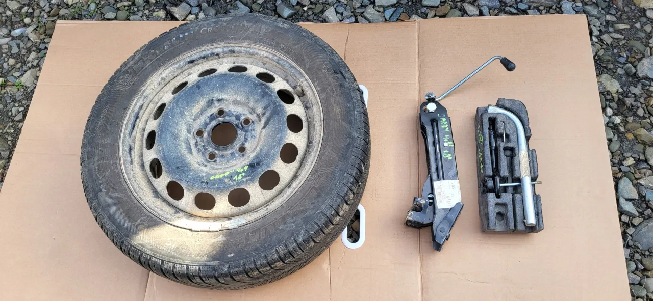 VW Caddy koło zapasowe pod spodem