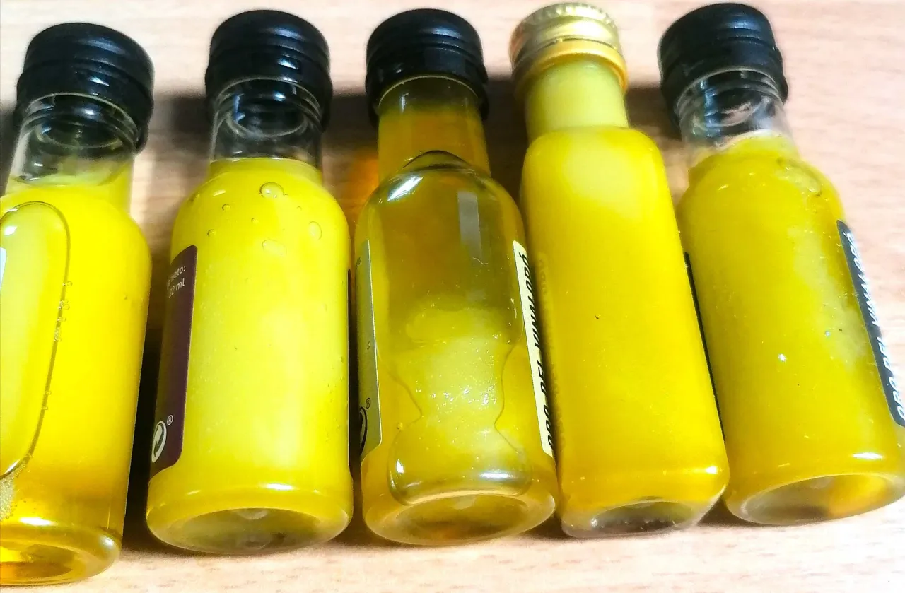 oliwa z oliwek opakowania puszka butelka por&oacute;wnanie