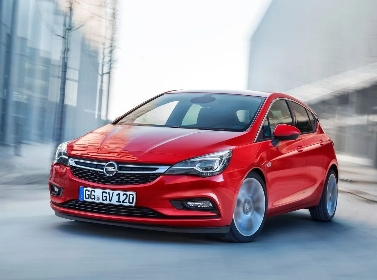 Zdjęcie Opel Astra K pojemność baku - co warto wiedzieć o tankowaniu?