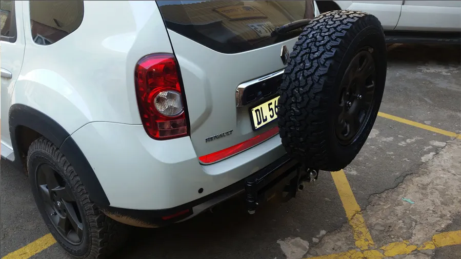 samoch&oacute;d 4x4 z kołem dojazdowym