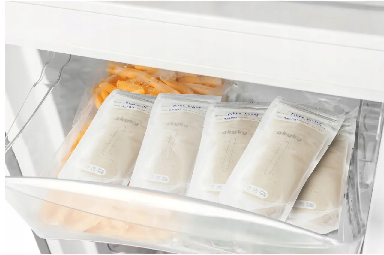 sterylne pojemniki i woreczki do mrożenia mleka matki z etykietami