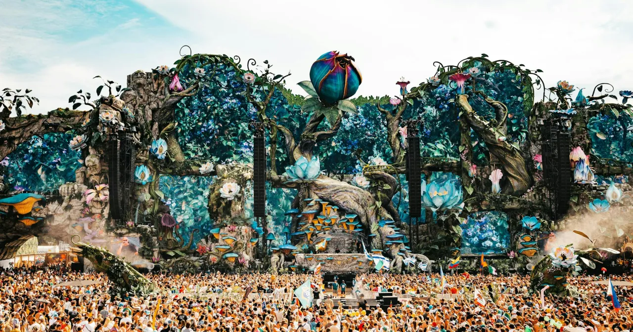 Tomorrowland festival scenografia