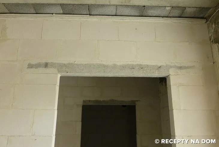 Zdjęcie Gotowe nadproża nad drzwi wewnętrzne: wybór i montaż krok po kroku