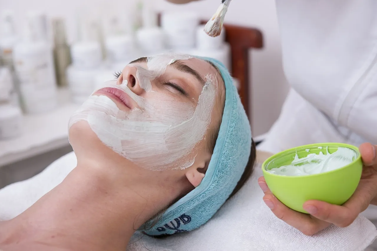 Zdjęcie Jak wybrać najlepszy peeling do cery dojrzałej? Porady i polecane składniki