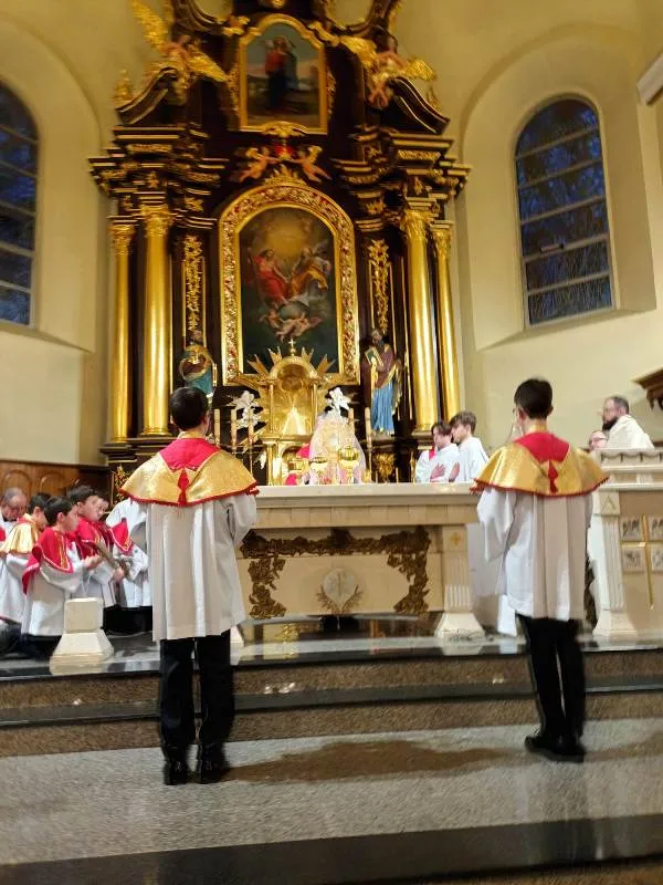Zdjęcie Sanktuarium Matki Bożej Głogowskiej: Historia, Cuda i Uroczystości