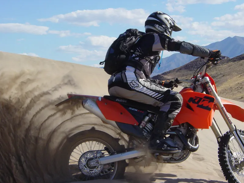 Zdjęcie Jakie ciśnienie w oponach enduro, aby uniknąć niebezpieczeństw na trasie?