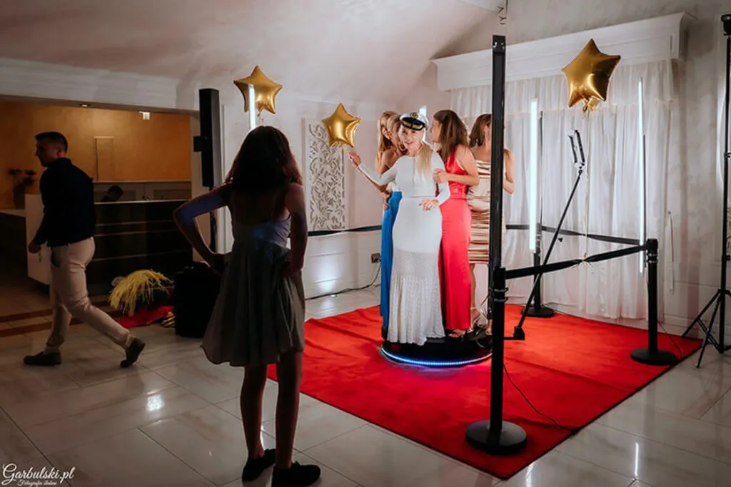 Zdjęcie Ile kosztuje wynajem fotobudki 360? Zaskakujące ceny i czynniki wpływające