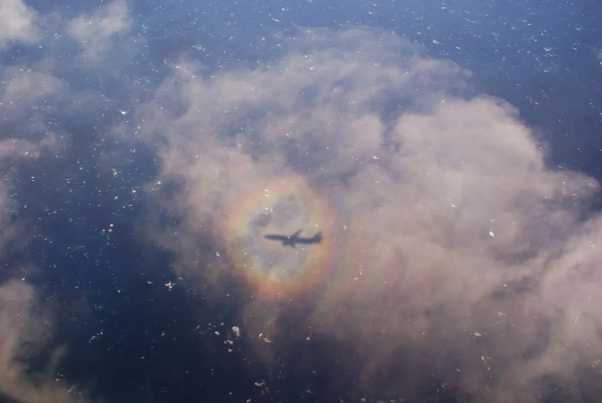 Zdjęcie Gloria zjawisko optyczne: fascynujące spotkanie światła z atmosferą
