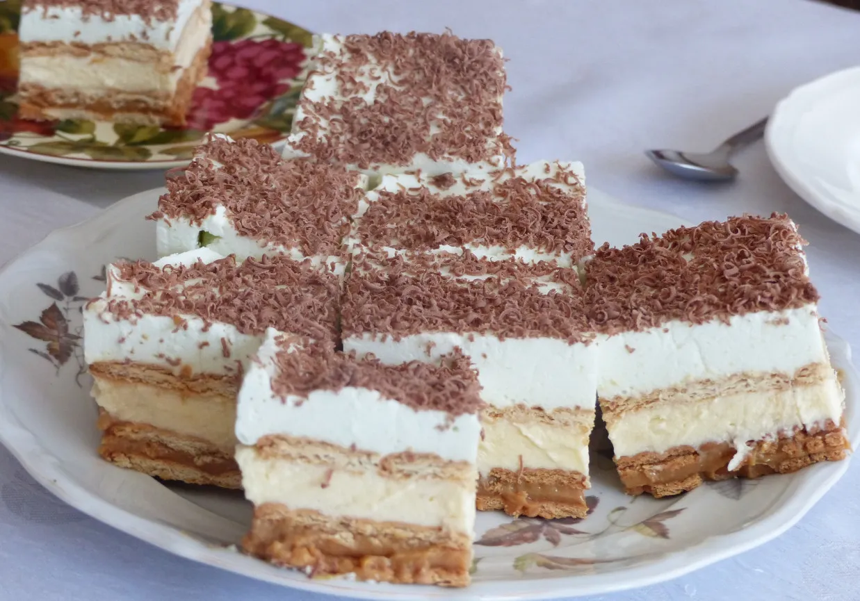 Zdjęcie Pyszne ciasto bez pieczenia z herbatnikami i kremowym budyniem w 15 minut