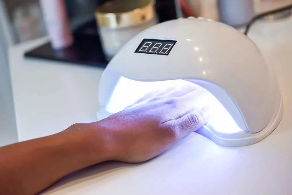 Zdjęcie Najlepsza lampa do hybrydy: 5 topowych modeli UV/LED 2023