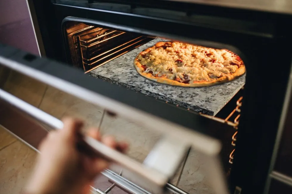 Zdjęcie Kamień do pizzy czy warto? Odkryj zalety i wady zakupu
