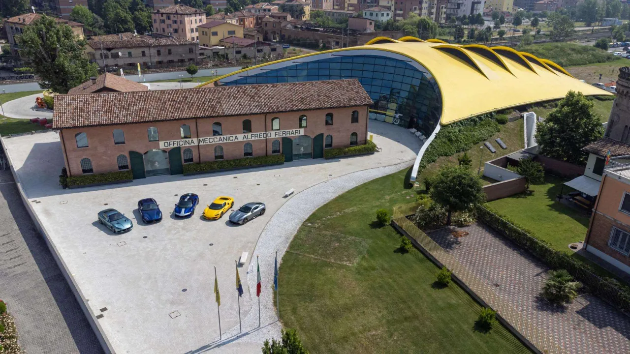 Zdjęcie Muzeum Ferrari Maranello czy Modena – które warto odwiedzić?