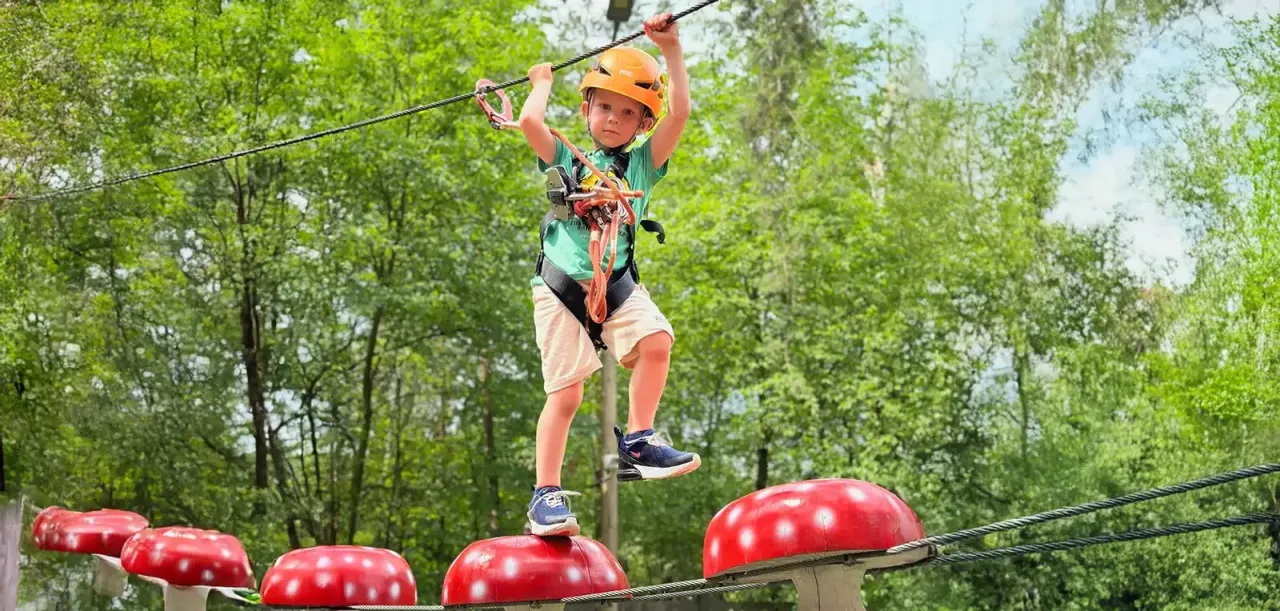Zdjęcie Czy Julinek park linowy to raj dla małych i dużych śmiałków?