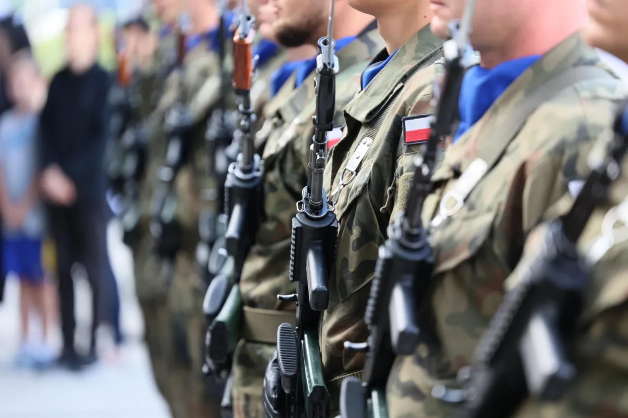 Zdjęcie Praca po studiach wojskowych WAT: pewne zatrudnienie i korzyści