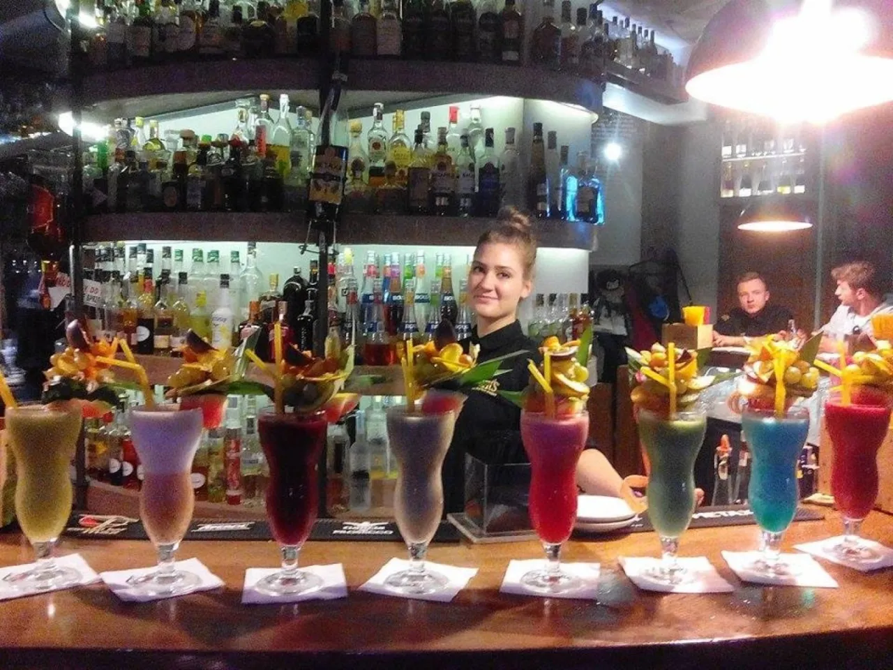 Zdjęcie Najlepsze drink bary w Warszawie Śródmieście, które musisz odwiedzić