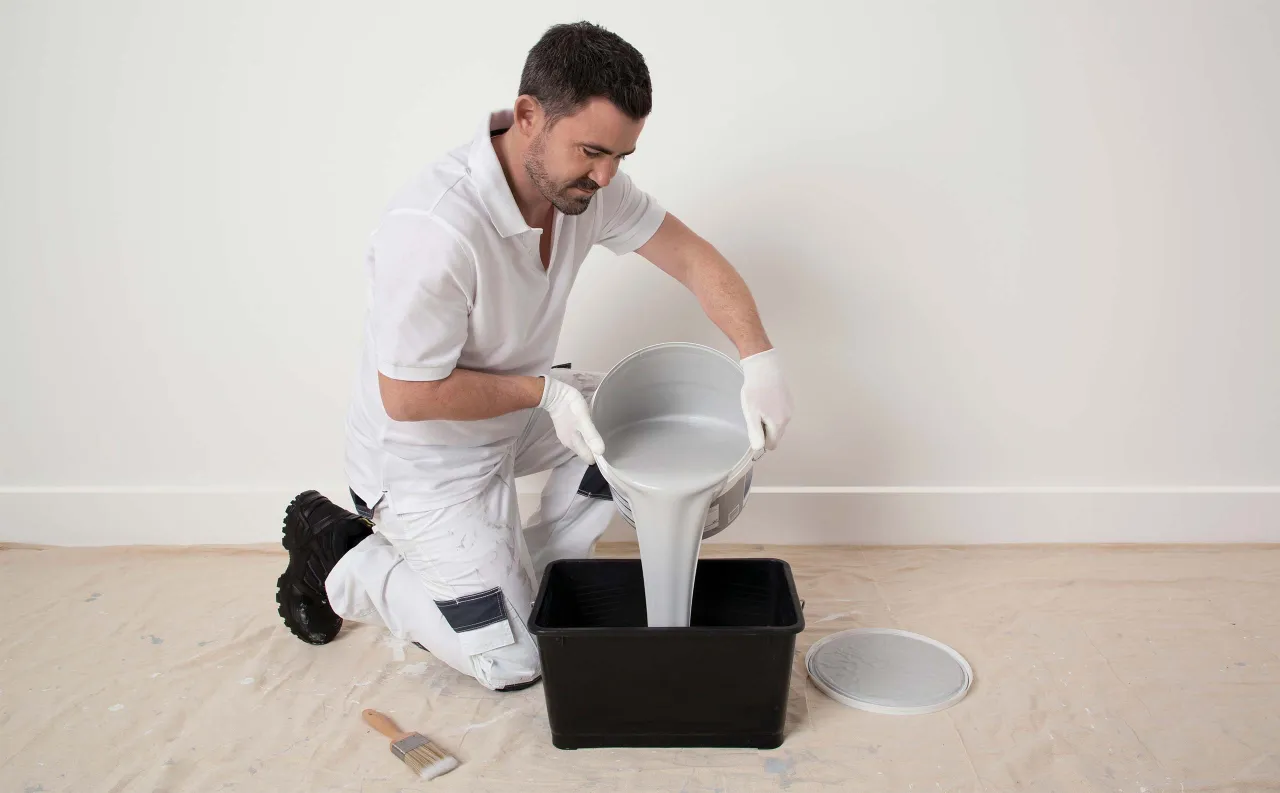 Zdjęcie Jak rozcieńczyć farbę do malowania pistoletem, aby uniknąć problemów?